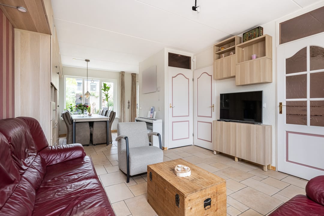 Spacious Terraced House with Solar Panels and Four Bedrooms in Oude-Tonge — 8
