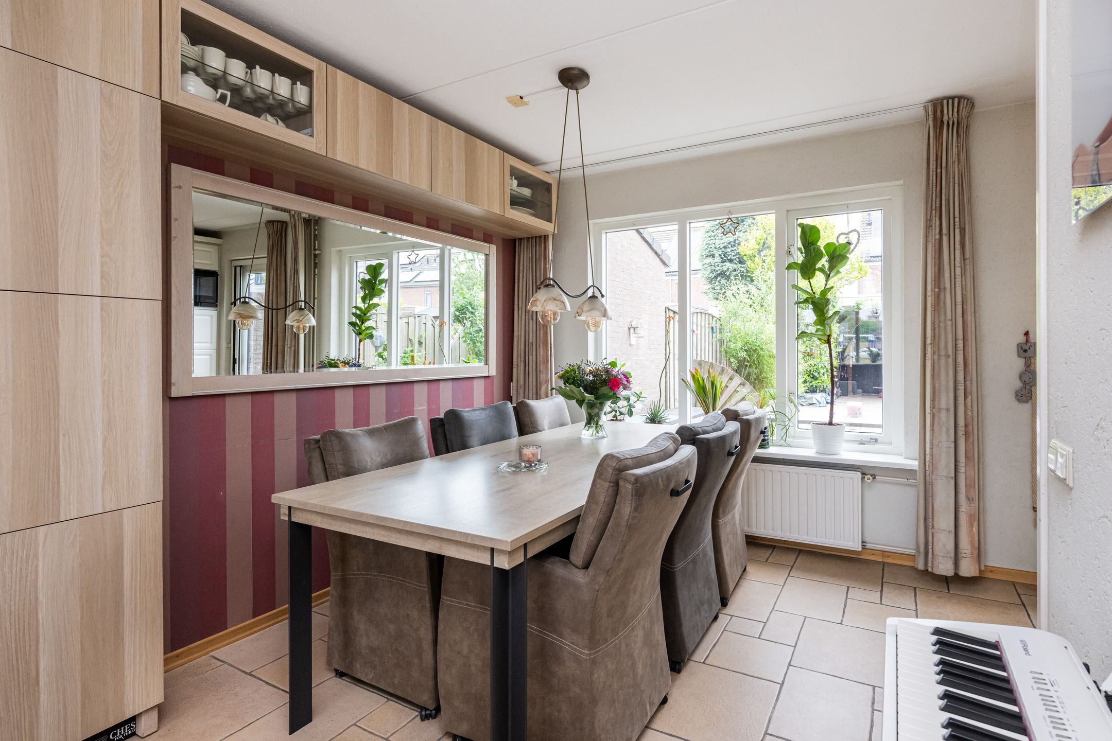 Spacious Terraced House with Solar Panels and Four Bedrooms in Oude-Tonge — 9