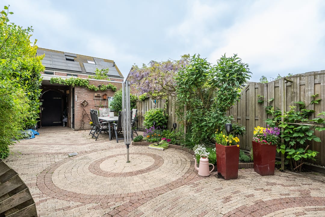 Spacious Terraced House with Solar Panels and Four Bedrooms in Oude-Tonge — 22