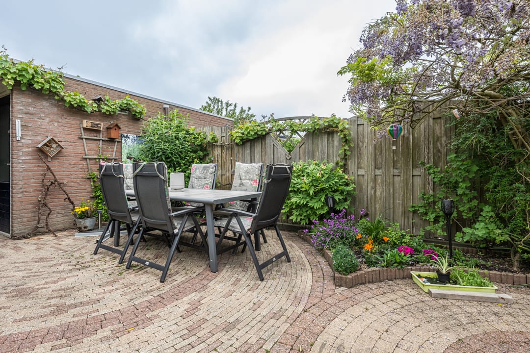 Spacious Terraced House with Solar Panels and Four Bedrooms in Oude-Tonge — 23