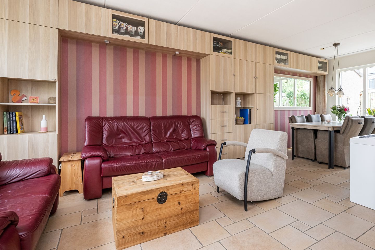 Spacious Terraced House with Solar Panels and Four Bedrooms in Oude-Tonge — 10