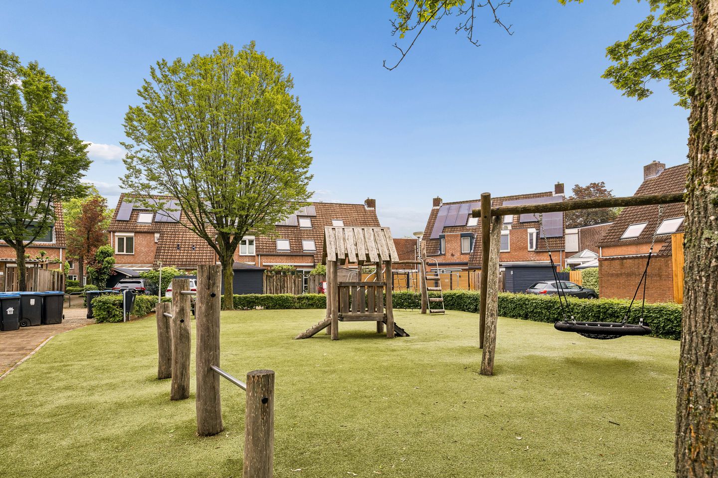 Spacious and Sustainable Family Home with Sunny Garden in Maaspoort — 34