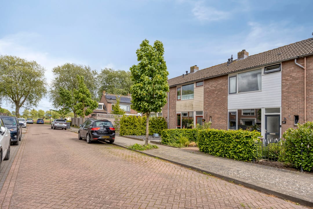Well-Maintained Terraced Home with Sunny South-Facing Garden in Quiet Vuren — 26