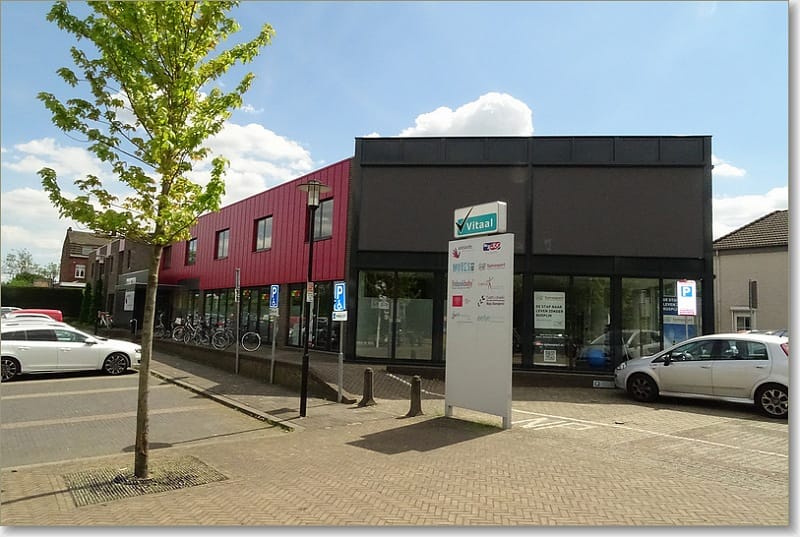 View photo 2 of van Laerstraat 45