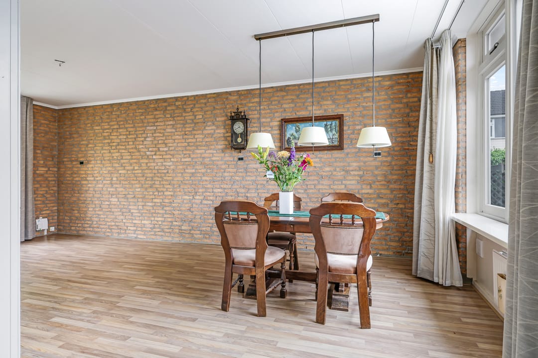 Photo 13 of Esdoornstraat 42