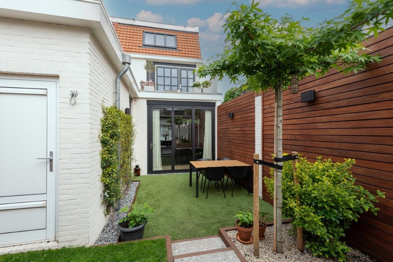Renovated Corner House with Sunny Garden in Central Zeist — 20