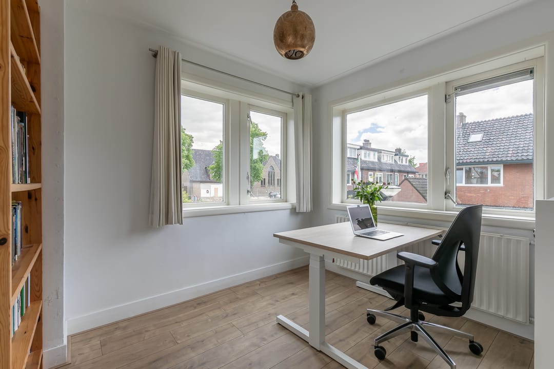Move-in ready corner home with four bedrooms and deep garden in Rivierenbuurt-Oost — 28