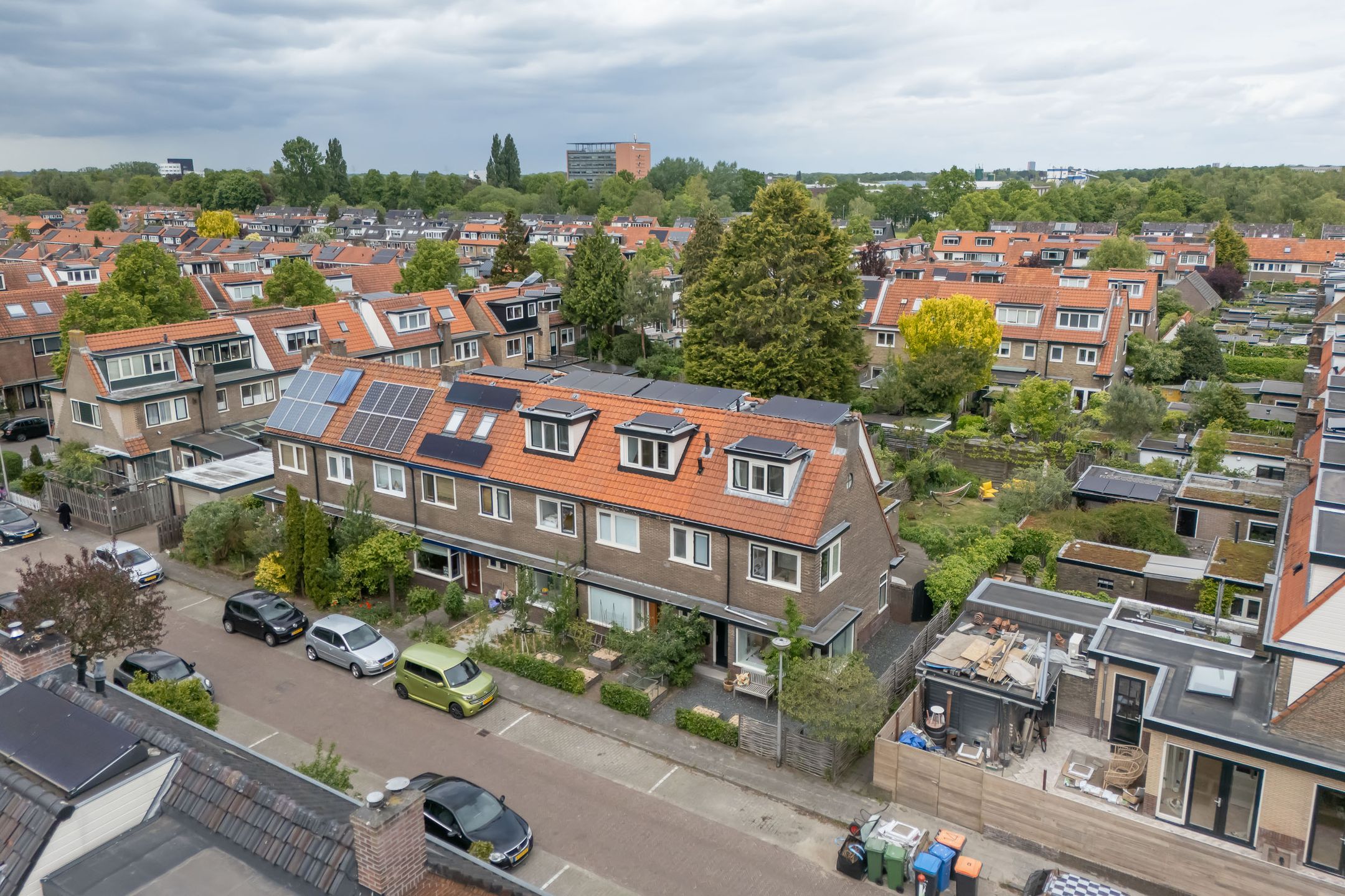 Move-in ready corner home with four bedrooms and deep garden in Rivierenbuurt-Oost — 36