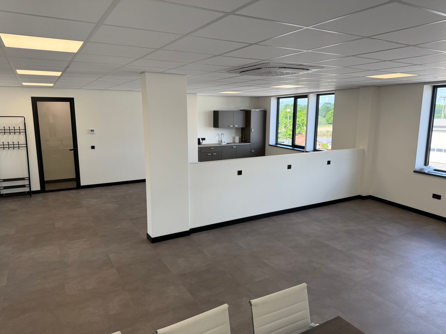 Bekijk foto 4 van Nieuwe Bredase Baan 10-E