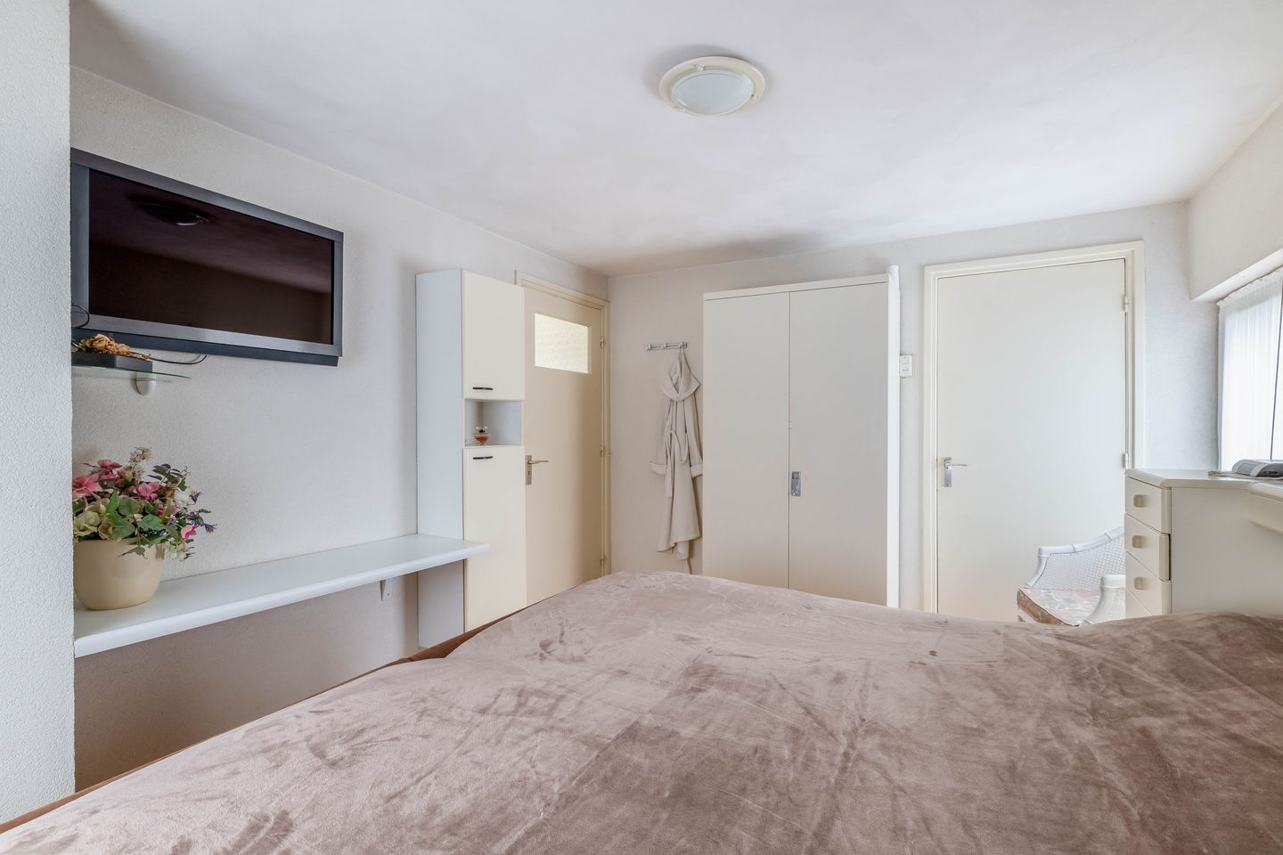 Photo 35 of Brugstraat 48