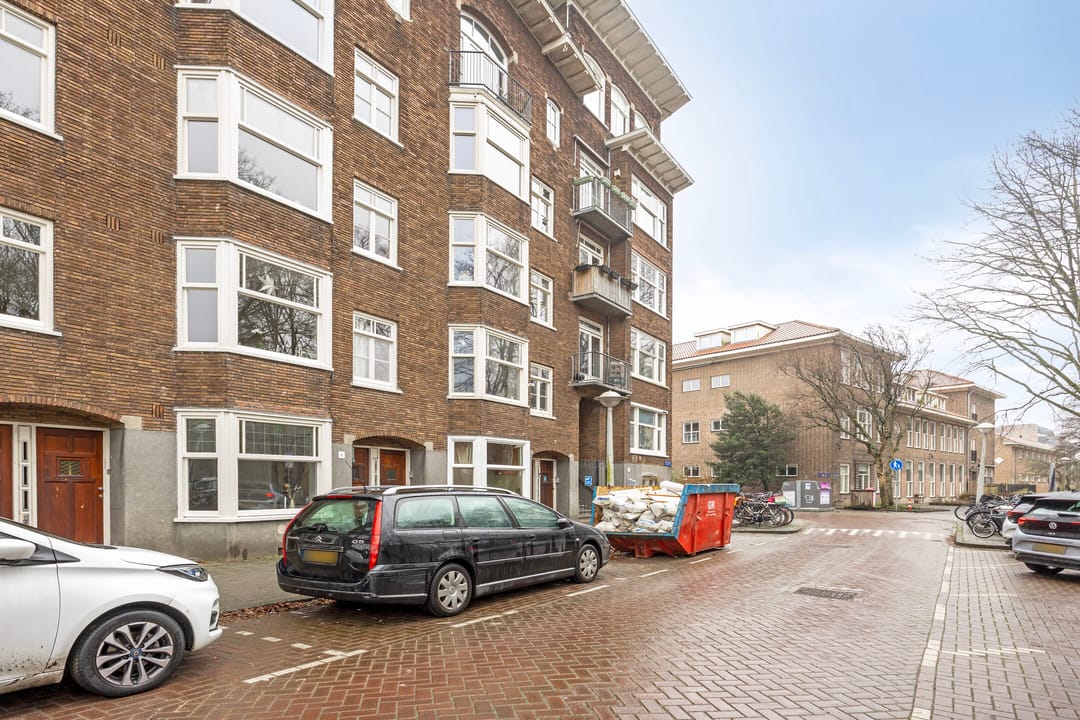Charming 1930s Ground Floor Apartment with East-Facing Garden at Rembrandtpark — 24