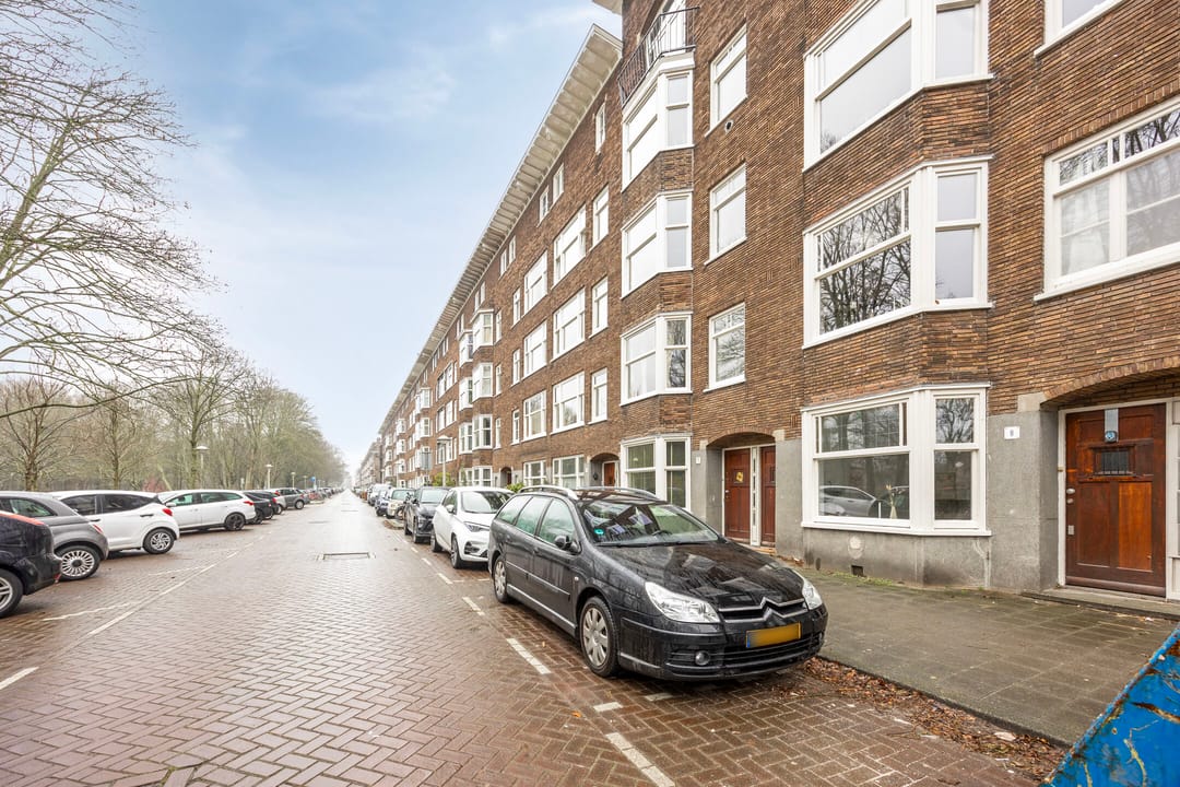 Charming 1930s Ground Floor Apartment with East-Facing Garden at Rembrandtpark — 25