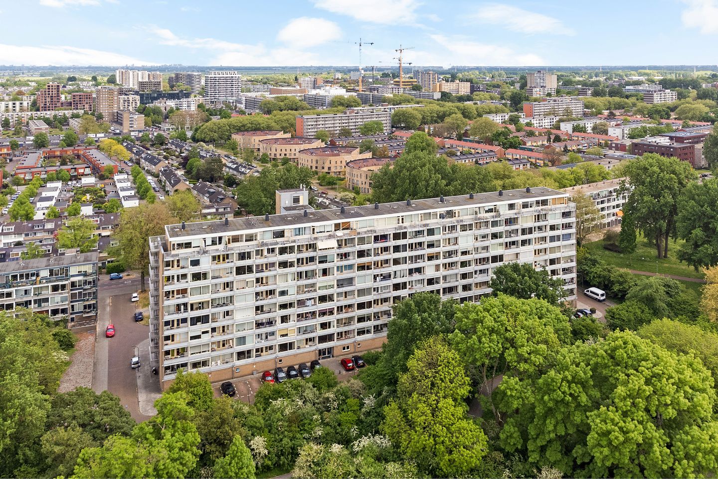 Bright Top-Floor Apartment with Panoramic Views — 14