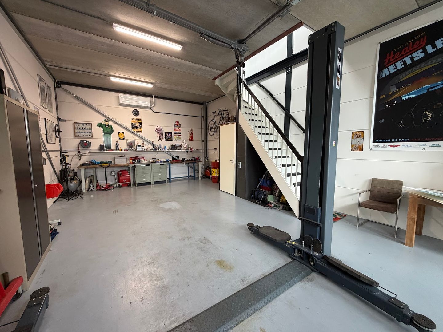 View photo 4 of Newtonstraat 25