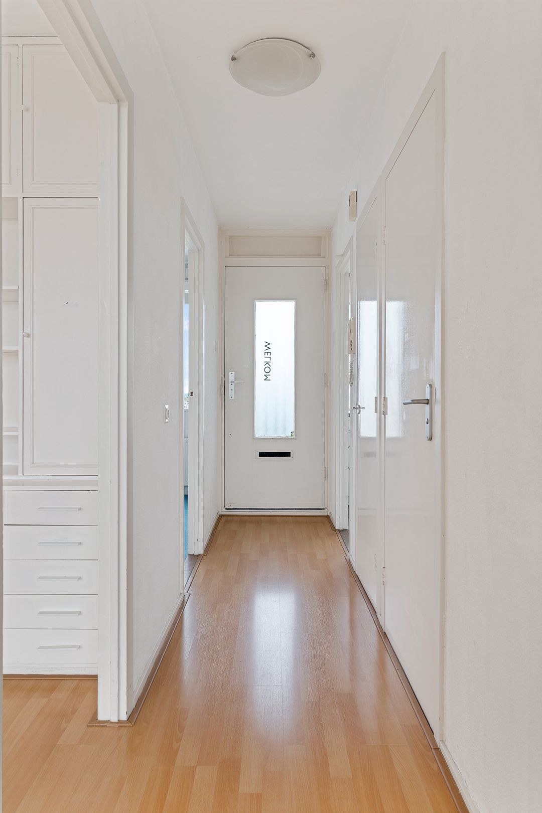 Bright Top-Floor Apartment with Panoramic Views — 11