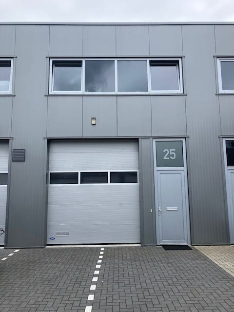 View photo 3 of Newtonstraat 25