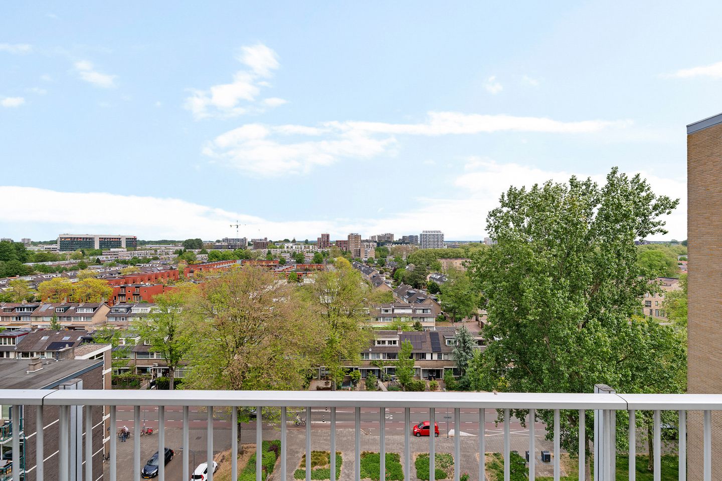 Bright Top-Floor Apartment with Panoramic Views — 19
