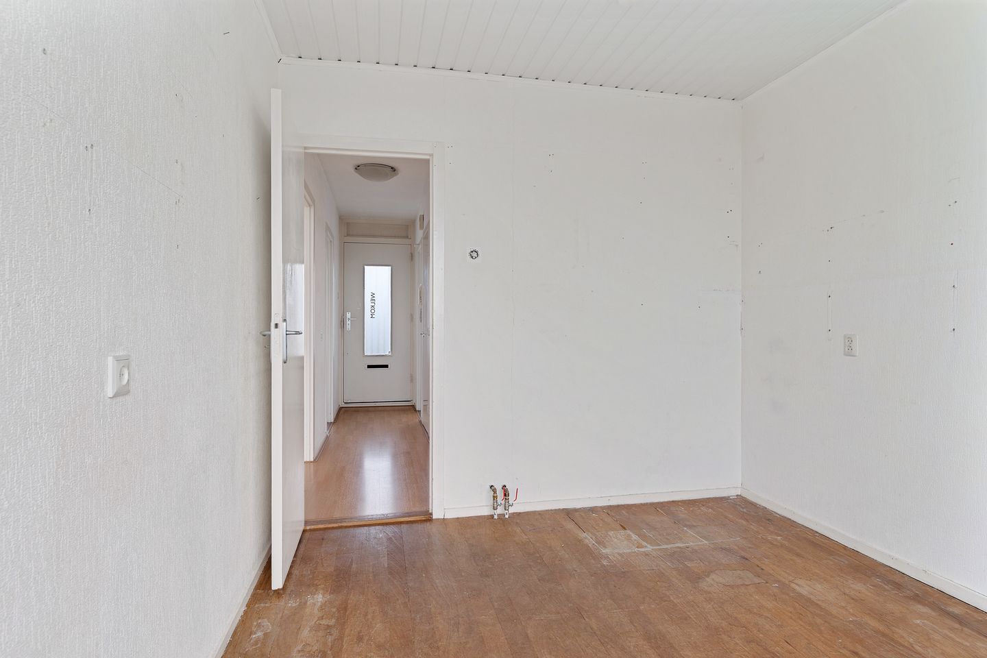 Bright Top-Floor Apartment with Panoramic Views — 10