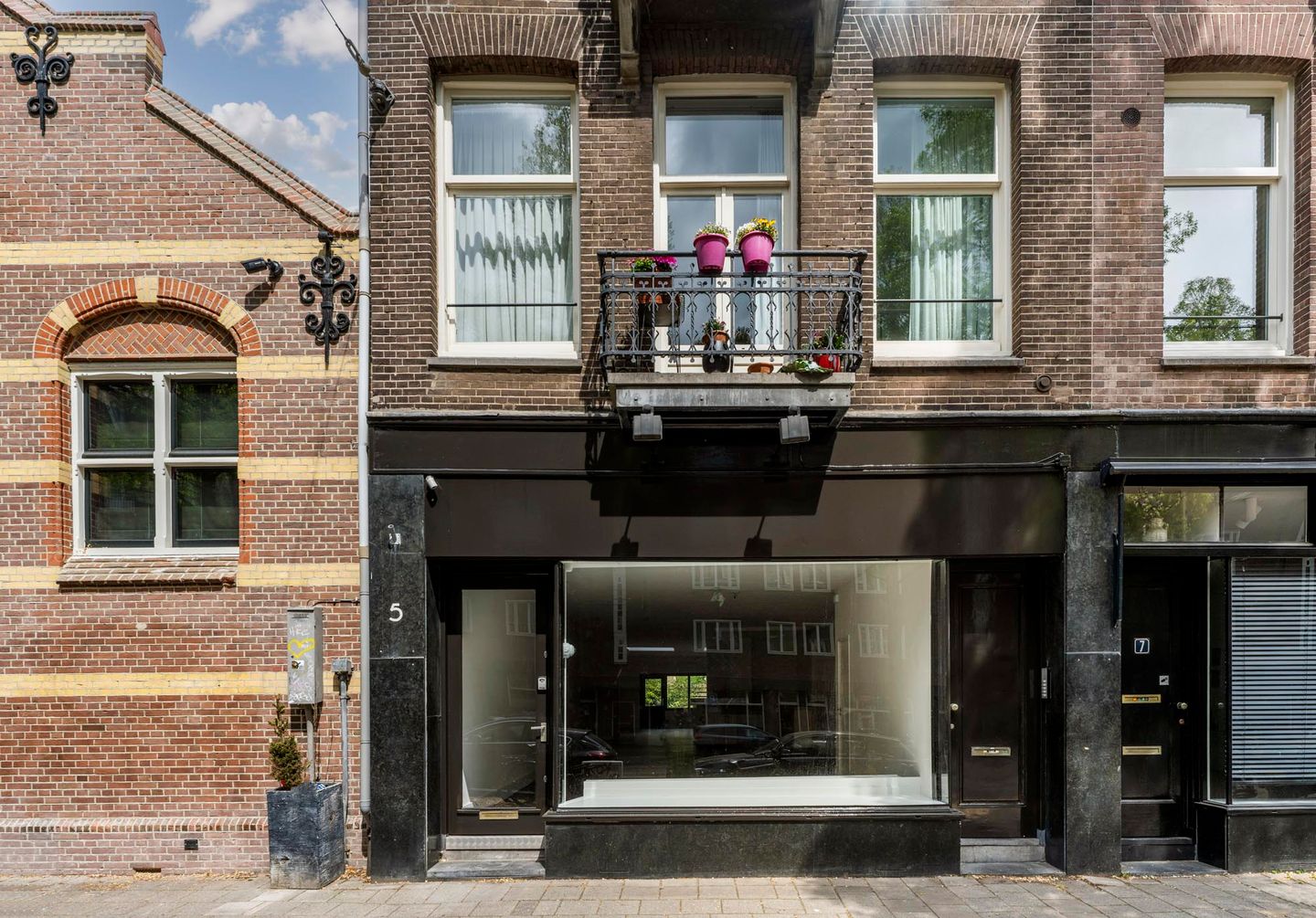 View photo 2 of Roelof Hartstraat 5-H