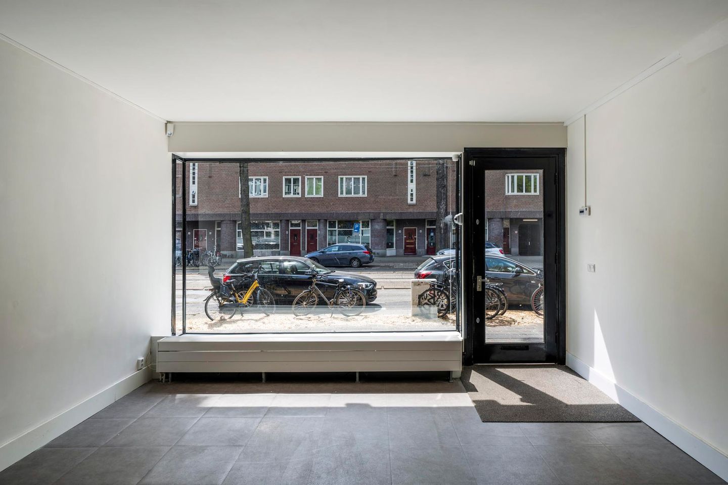 View photo 3 of Roelof Hartstraat 5-H