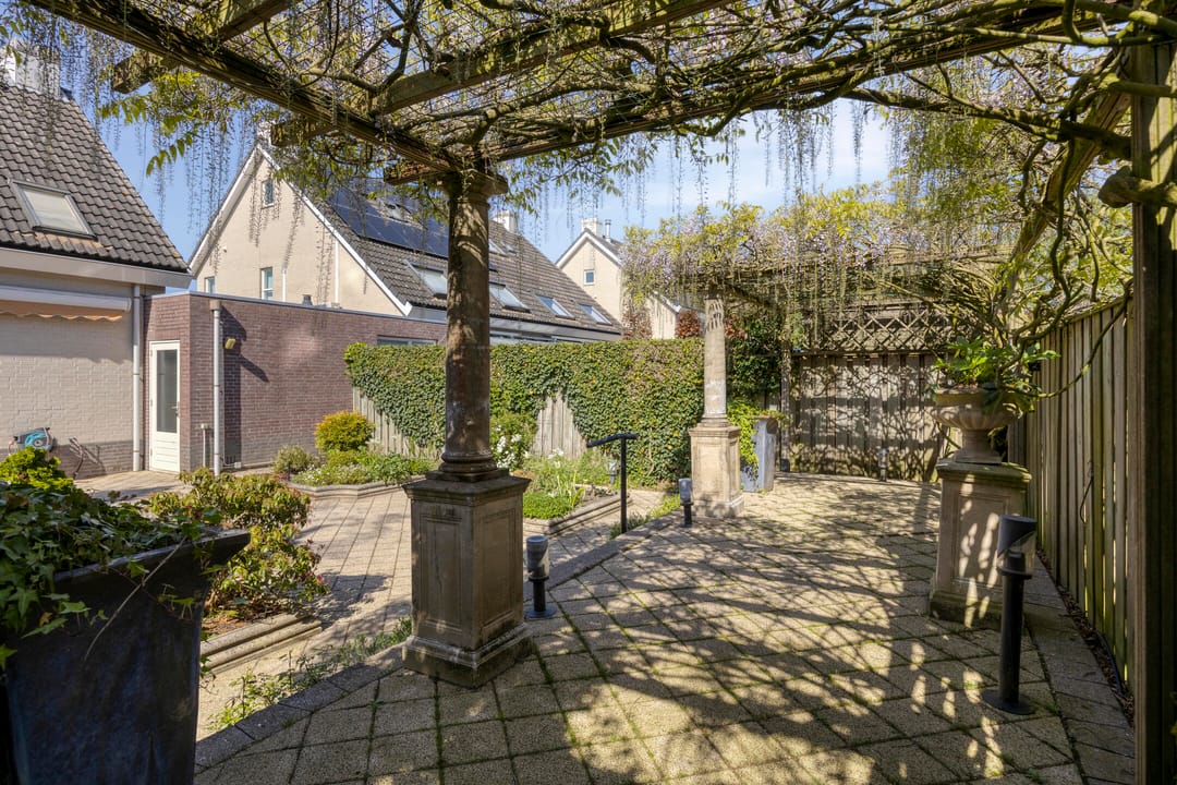 Photo 32 of Donderhei 16