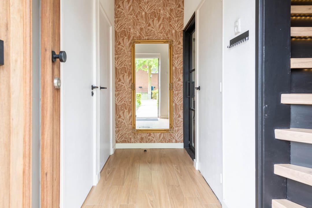 Fully renovated gas-free terraced house with modern extension and sunny southwest garden — 7