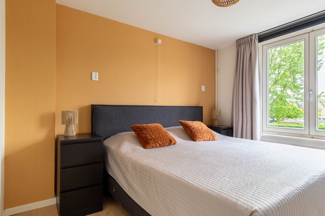 Fully renovated gas-free terraced house with modern extension and sunny southwest garden — 26