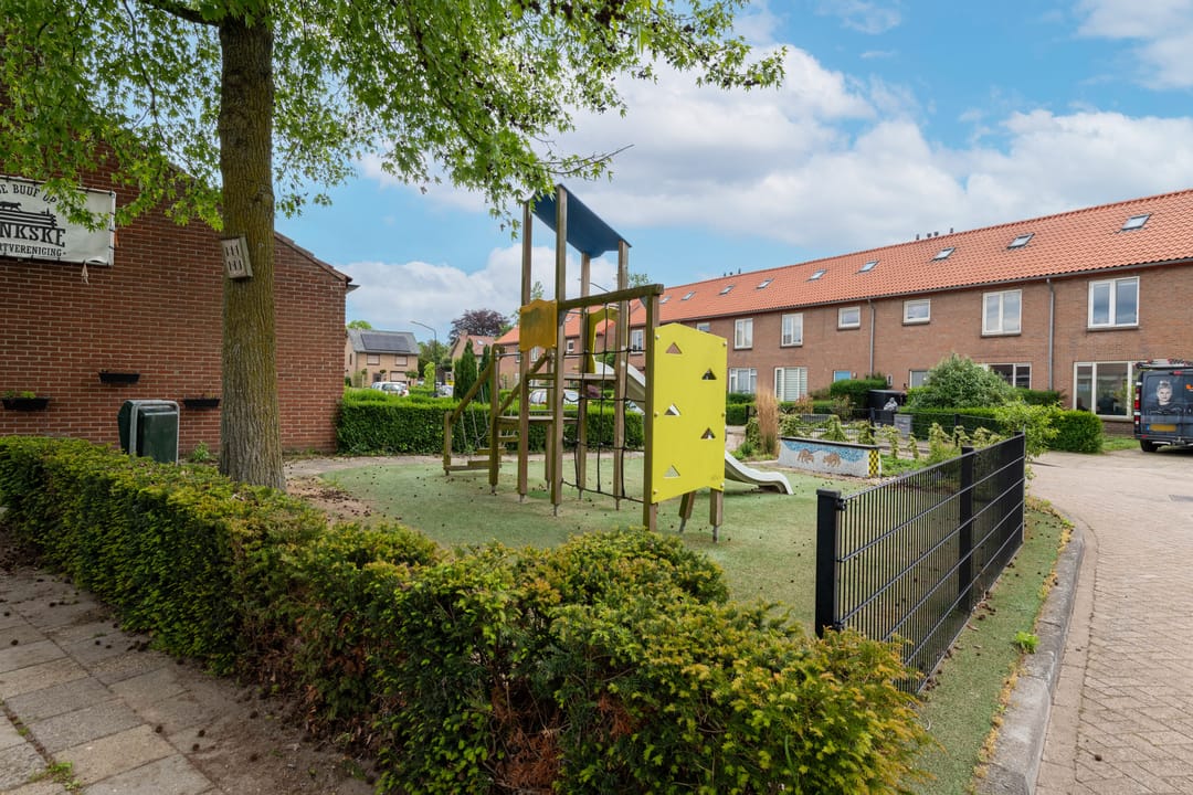 Fully renovated gas-free terraced house with modern extension and sunny southwest garden — 56