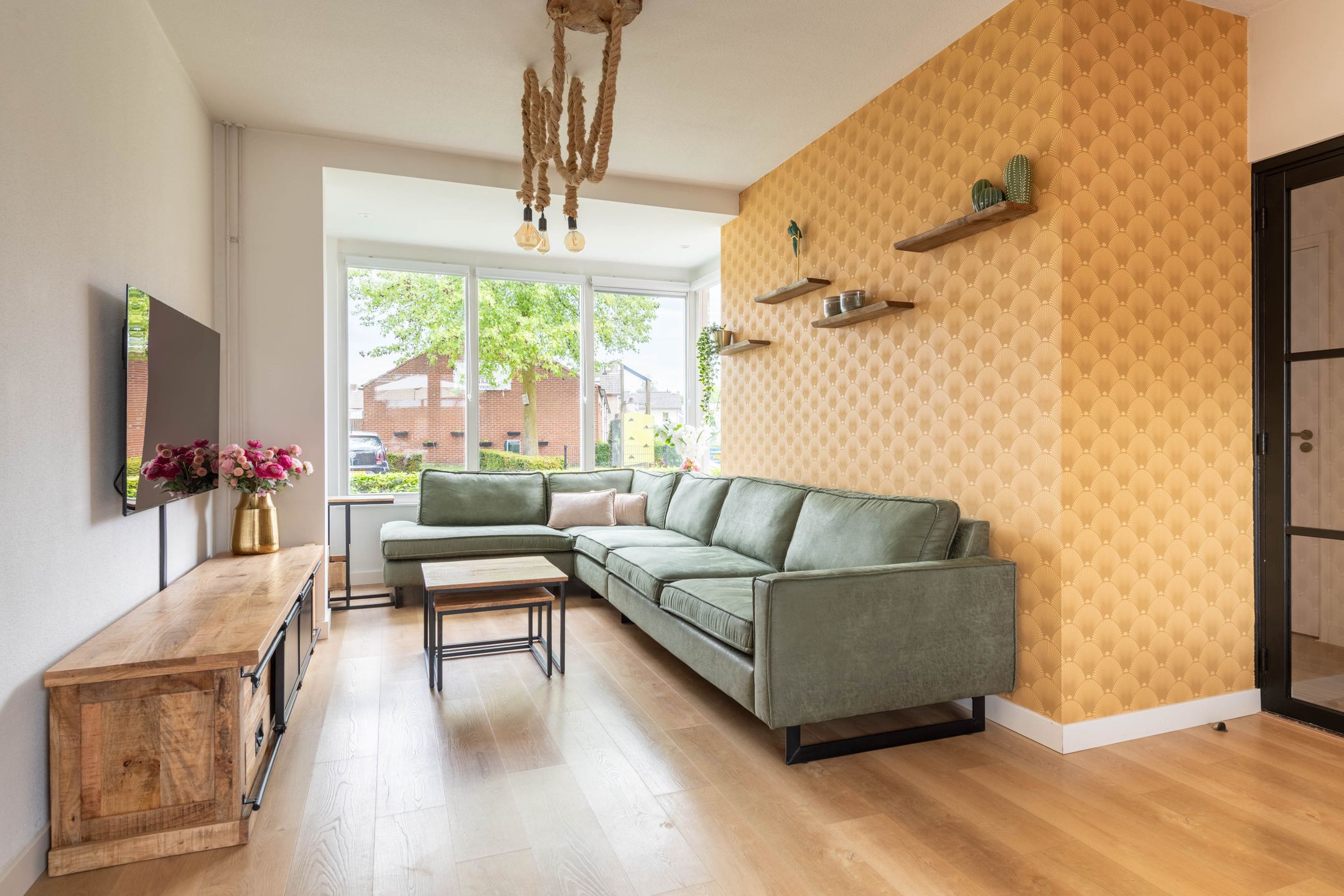 Fully renovated gas-free terraced house with modern extension and sunny southwest garden — 12
