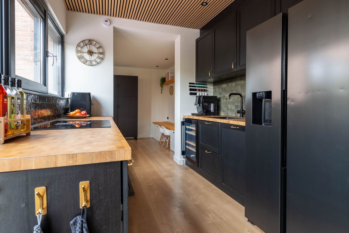 Fully renovated gas-free terraced house with modern extension and sunny southwest garden — 19