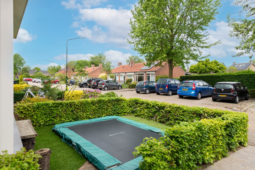 Fully renovated gas-free terraced house with modern extension and sunny southwest garden — 53
