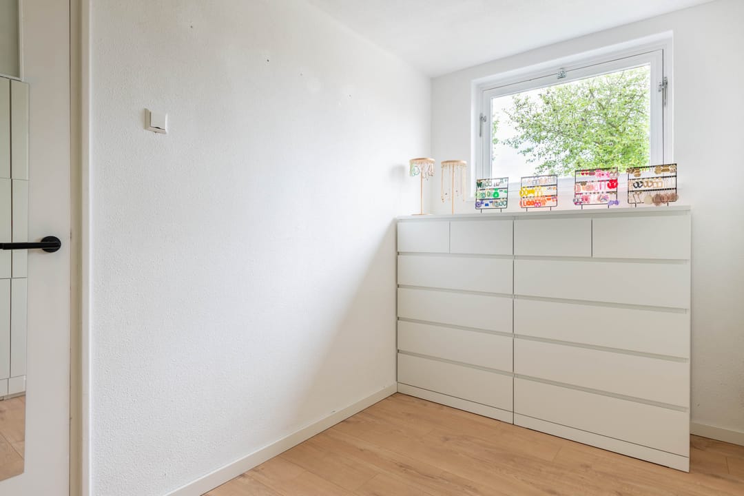 Fully renovated gas-free terraced house with modern extension and sunny southwest garden — 23