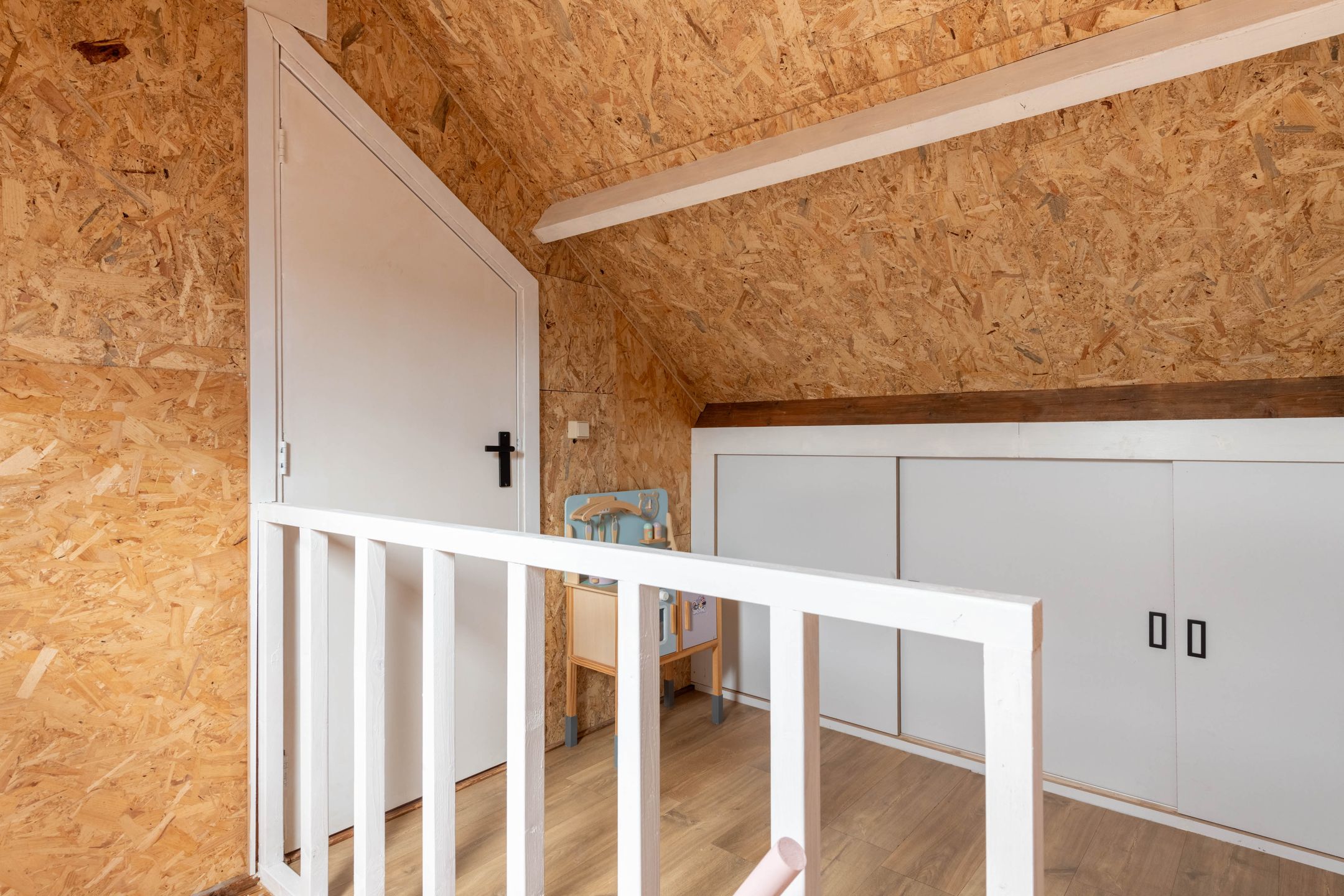 Fully renovated gas-free terraced house with modern extension and sunny southwest garden — 39