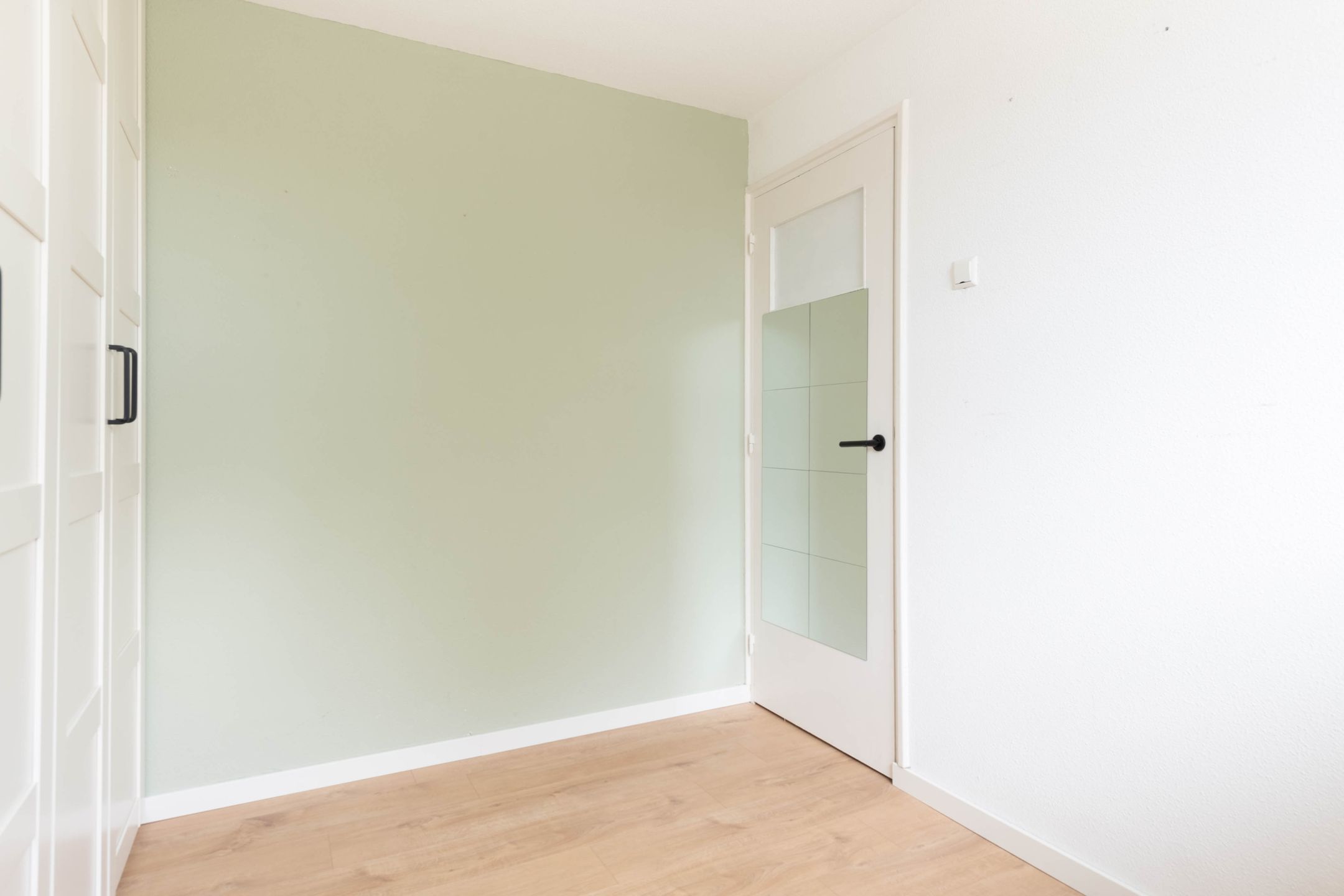 Fully renovated gas-free terraced house with modern extension and sunny southwest garden — 24