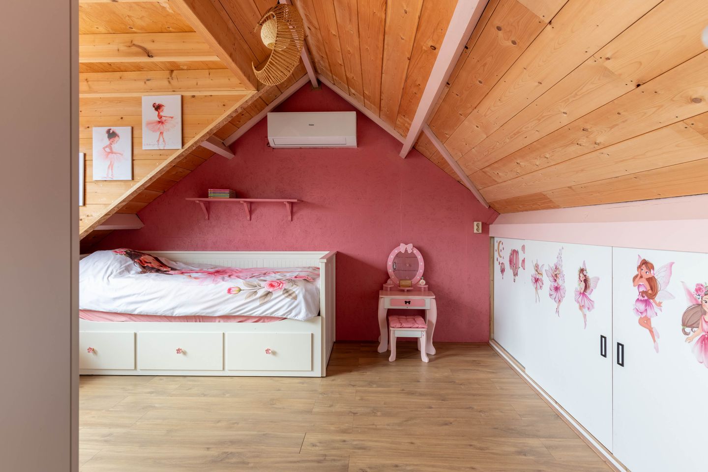 Fully renovated gas-free terraced house with modern extension and sunny southwest garden — 40