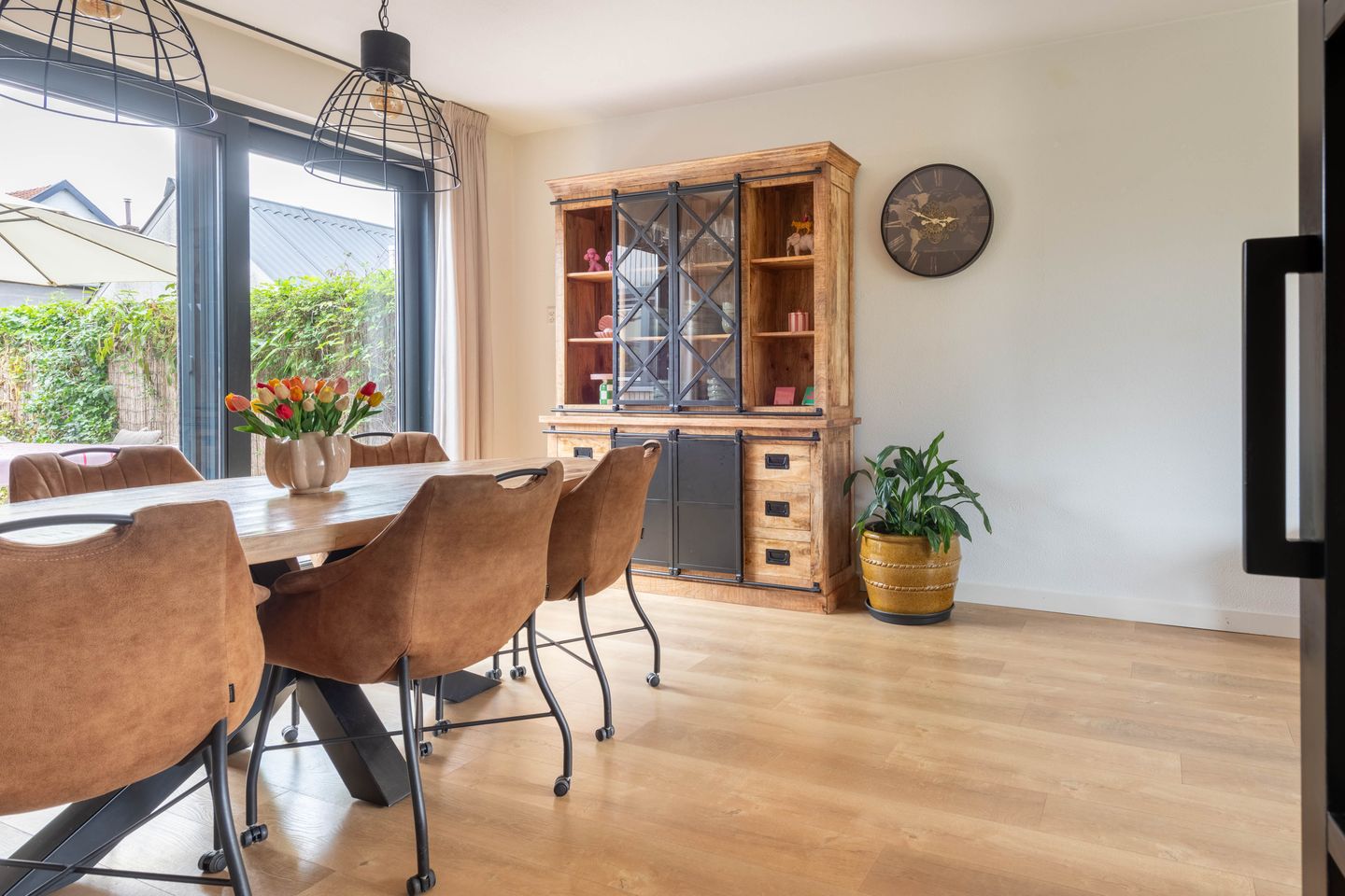 Fully renovated gas-free terraced house with modern extension and sunny southwest garden — 10