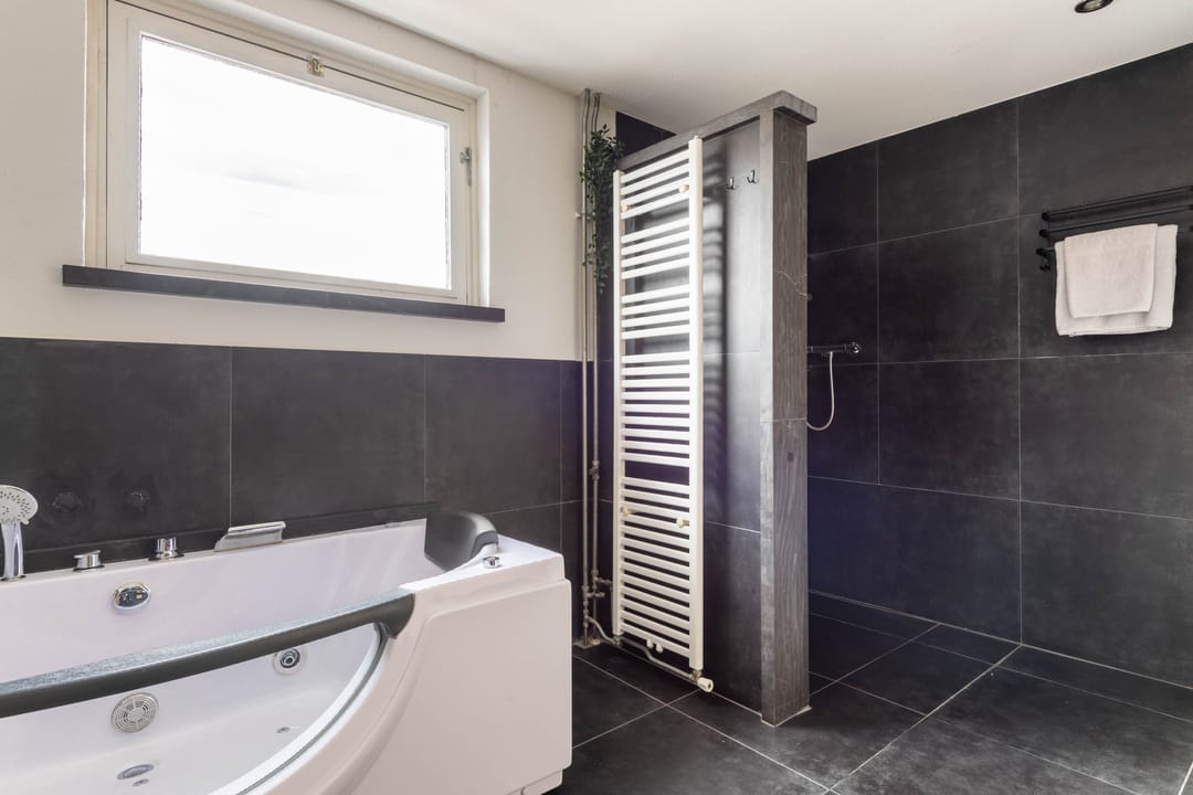 Fully renovated gas-free terraced house with modern extension and sunny southwest garden — 31