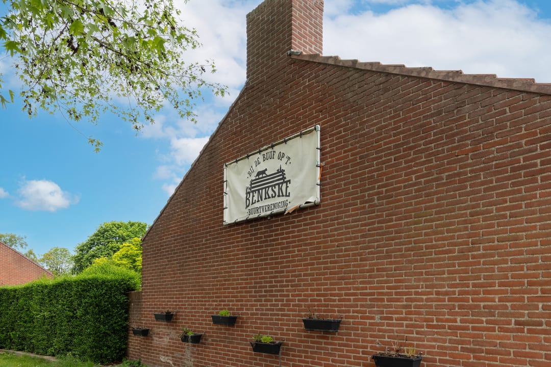 Fully renovated gas-free terraced house with modern extension and sunny southwest garden — 58