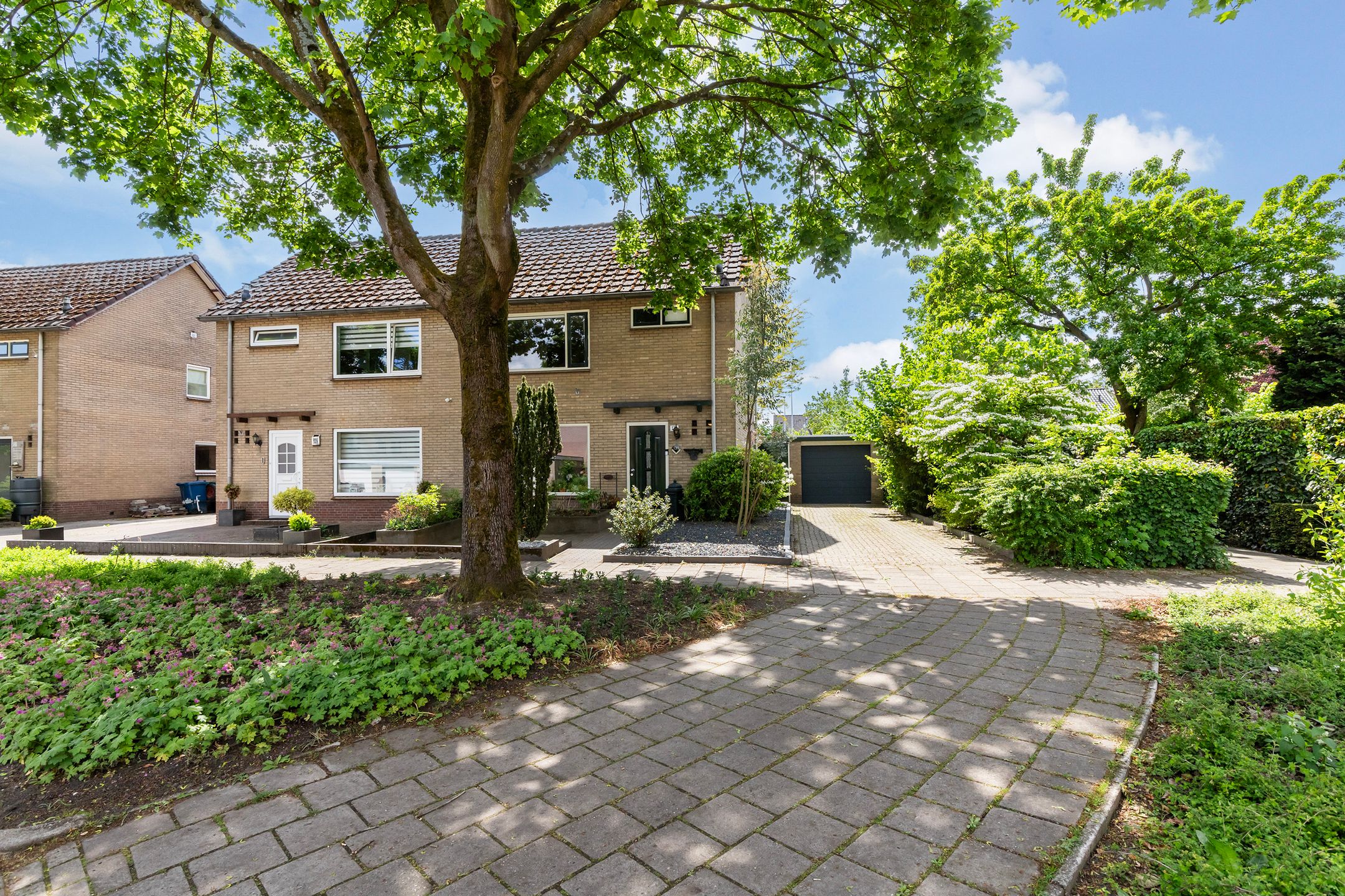 Spacious semi-detached family home with garage, garden room and sunny south-facing garden in Eerbeek — 12