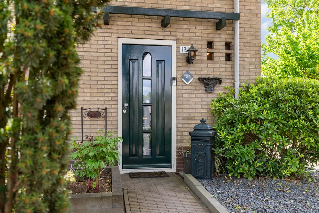 Spacious semi-detached family home with garage, garden room and sunny south-facing garden in Eerbeek — 16