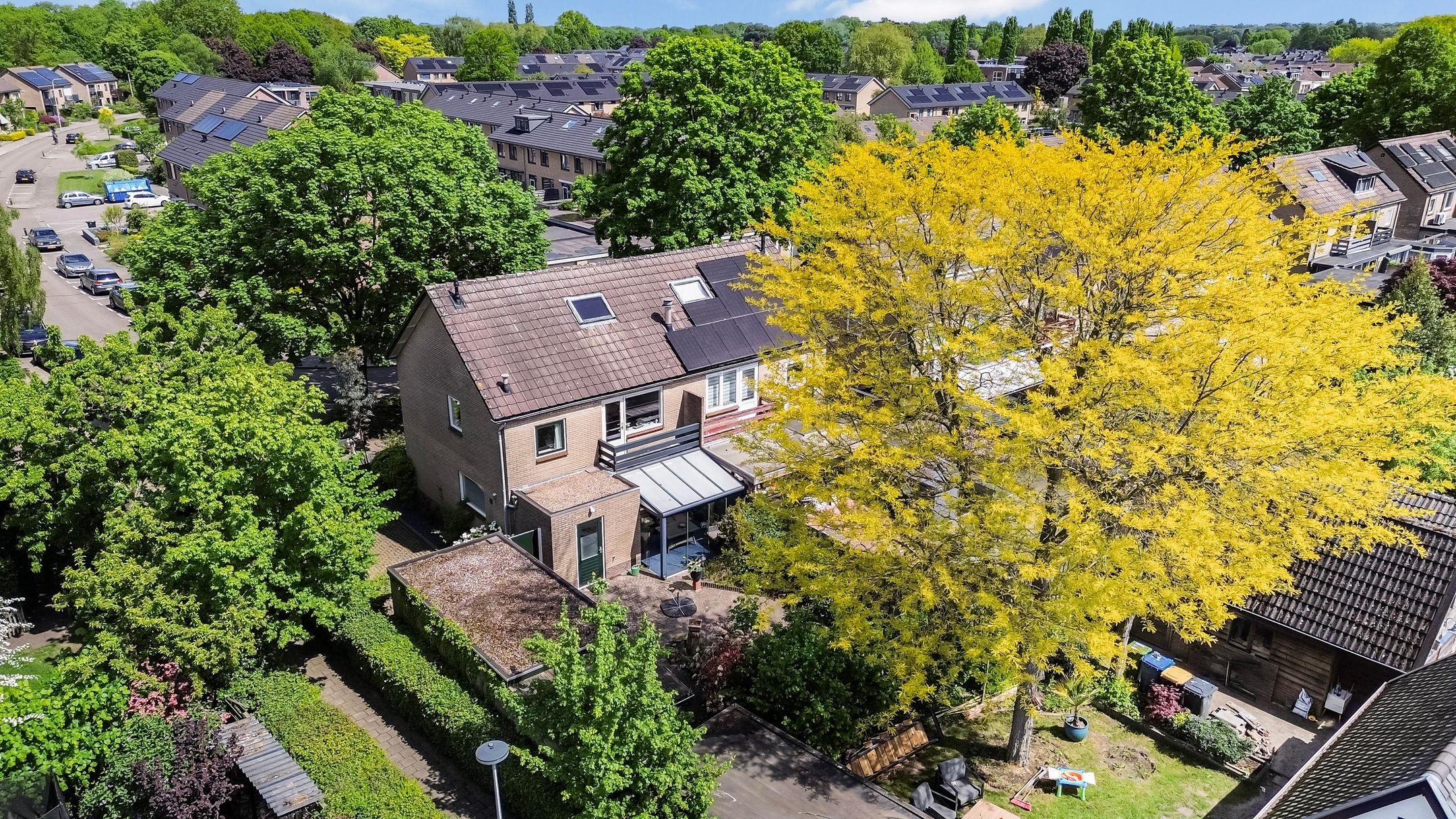 Spacious semi-detached family home with garage, garden room and sunny south-facing garden in Eerbeek — 45