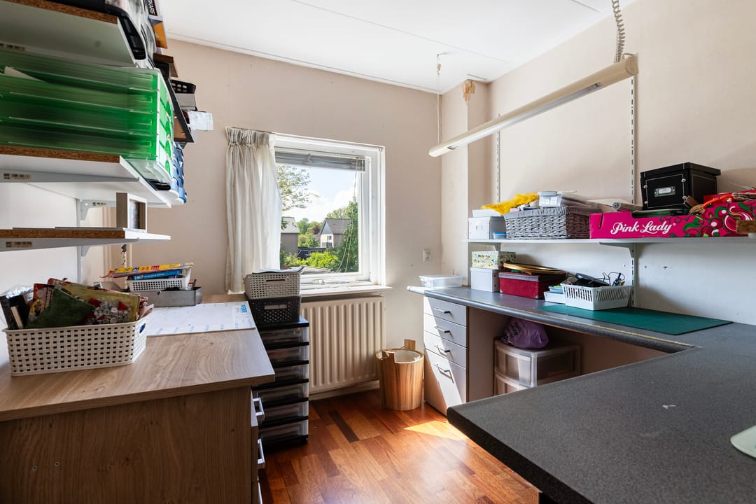 Spacious semi-detached family home with garage, garden room and sunny south-facing garden in Eerbeek — 32