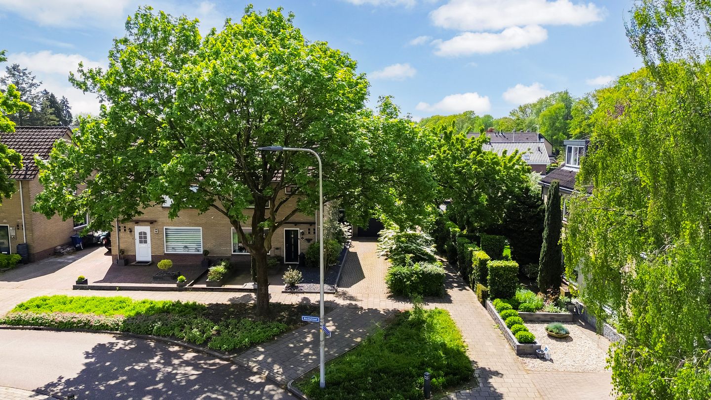 Spacious semi-detached family home with garage, garden room and sunny south-facing garden in Eerbeek — 44