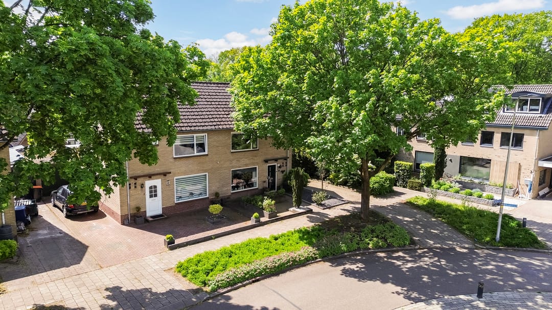 Spacious semi-detached family home with garage, garden room and sunny south-facing garden in Eerbeek — 43