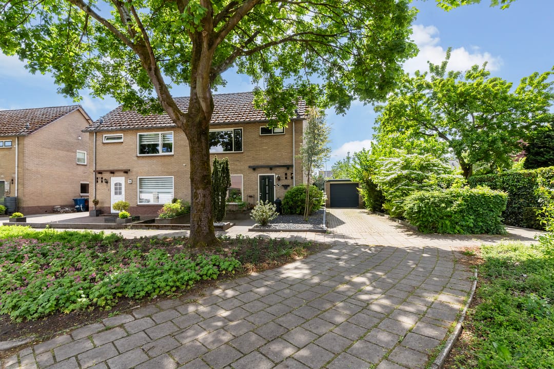 Spacious semi-detached family home with garage, garden room and sunny south-facing garden in Eerbeek — 13