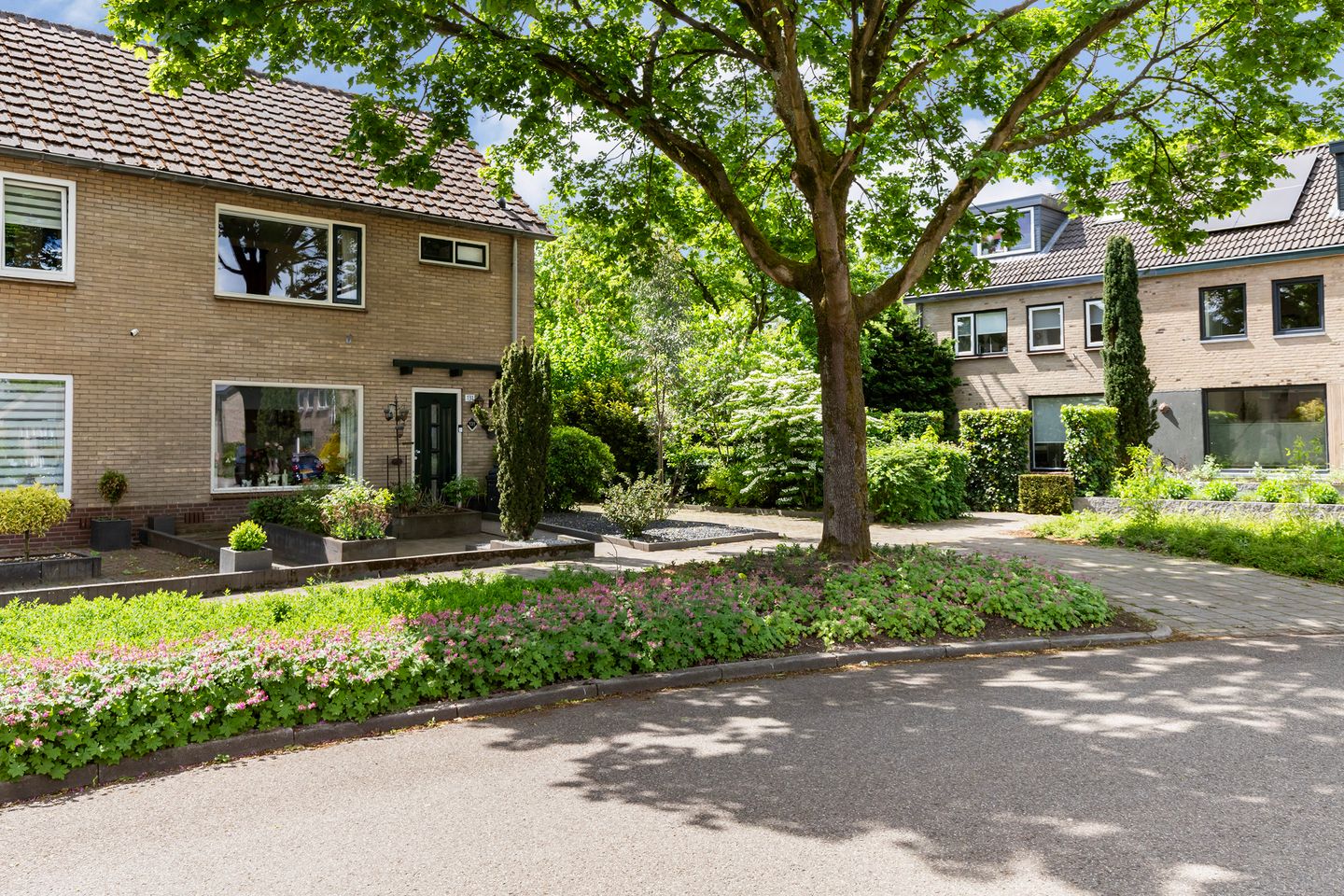 Spacious semi-detached family home with garage, garden room and sunny south-facing garden in Eerbeek — 10