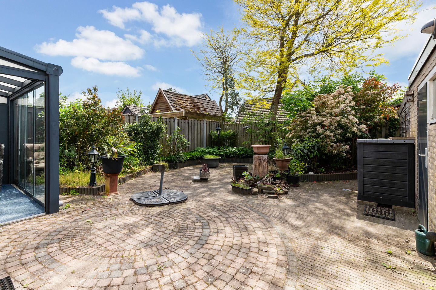 Spacious semi-detached family home with garage, garden room and sunny south-facing garden in Eerbeek — 40