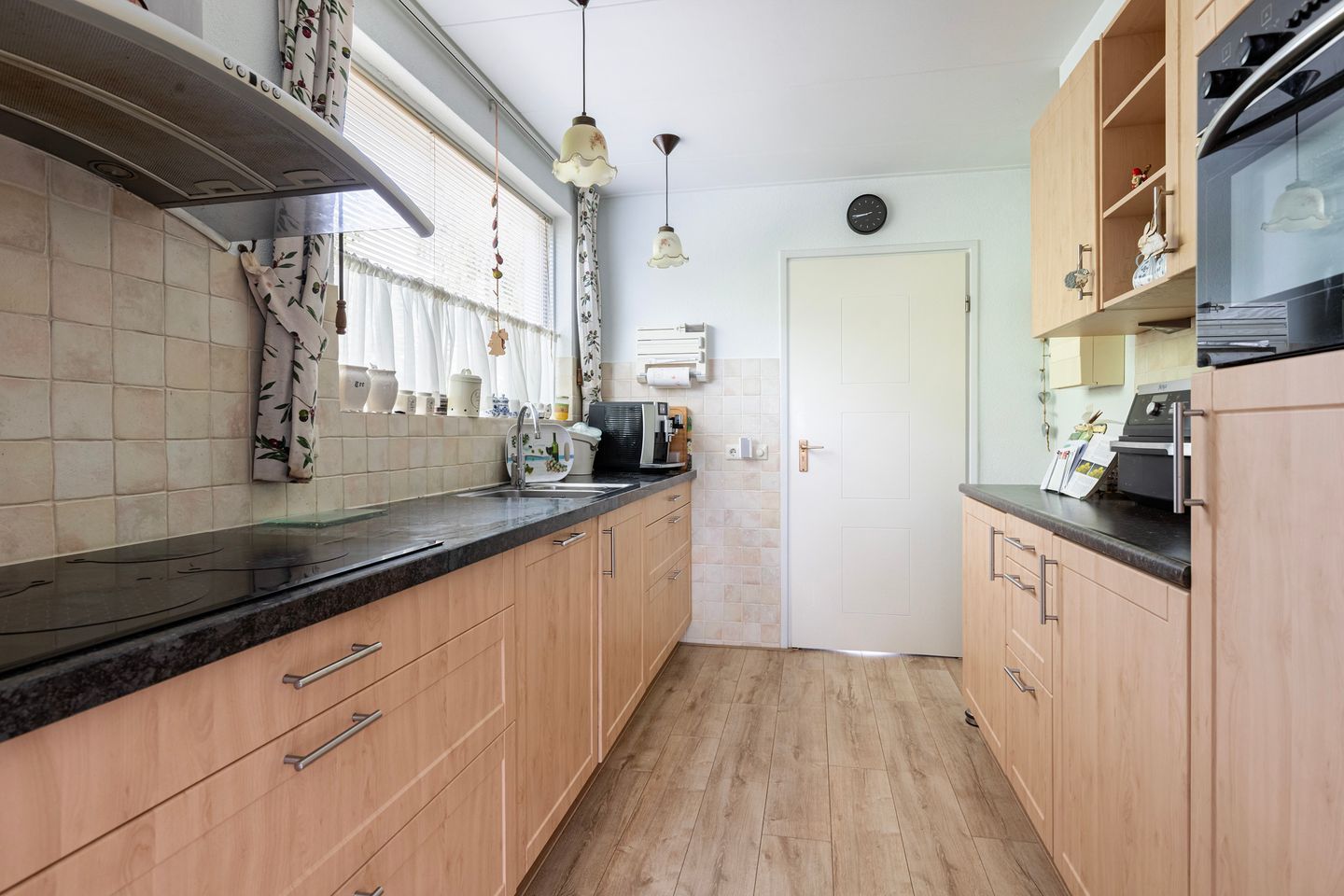 Spacious semi-detached family home with garage, garden room and sunny south-facing garden in Eerbeek — 20