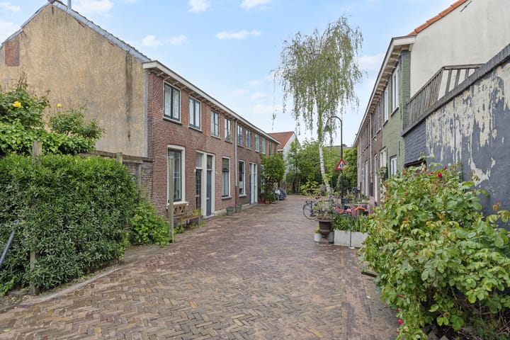 Tussenwoning te koop: Dirklangendwarsstraat 5, Delft