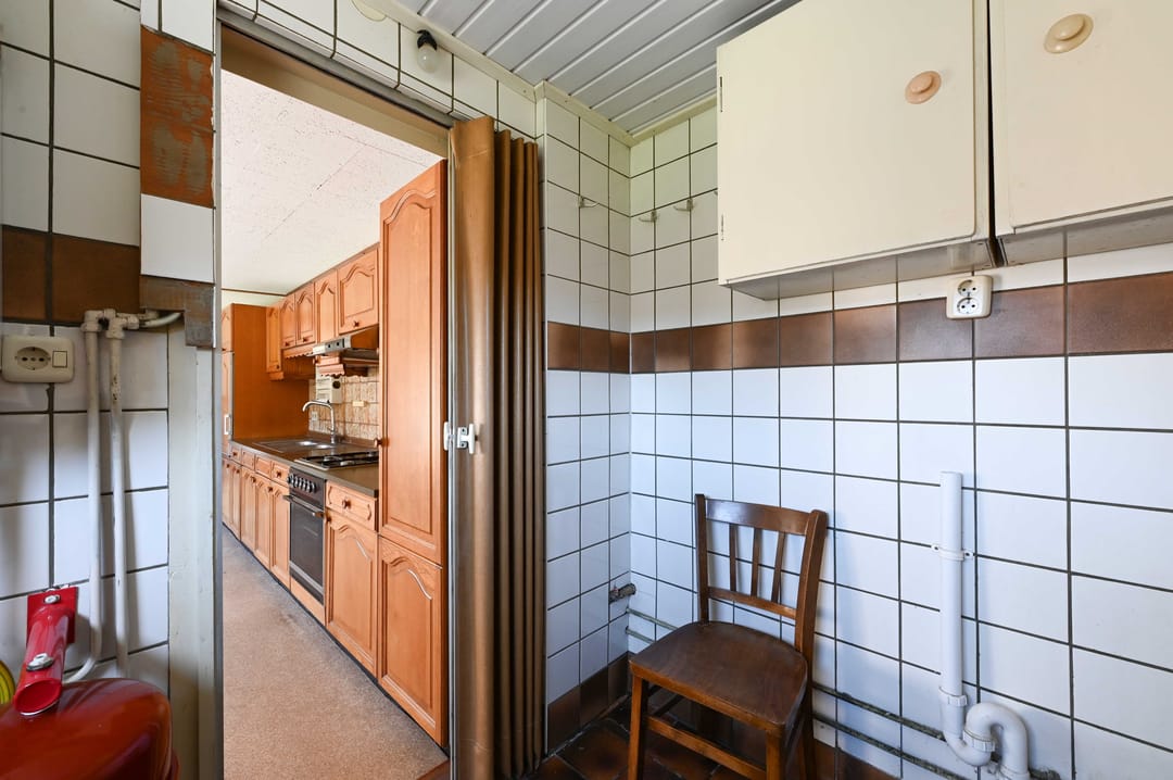 Detached Family Home with Renovation Potential in Hoeven — 28